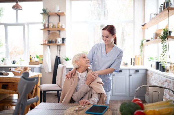 How to Find the Best Elderly In-Home Caregiver for Your Loved One